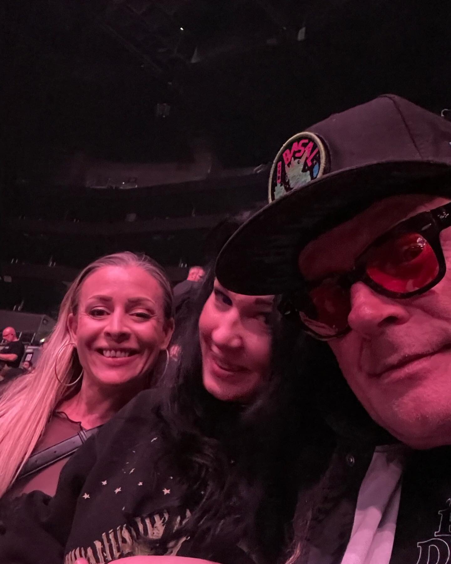 Tool tonight in Los Angeles ! Absolute gold ! Dc with the mvp ❤️❤️