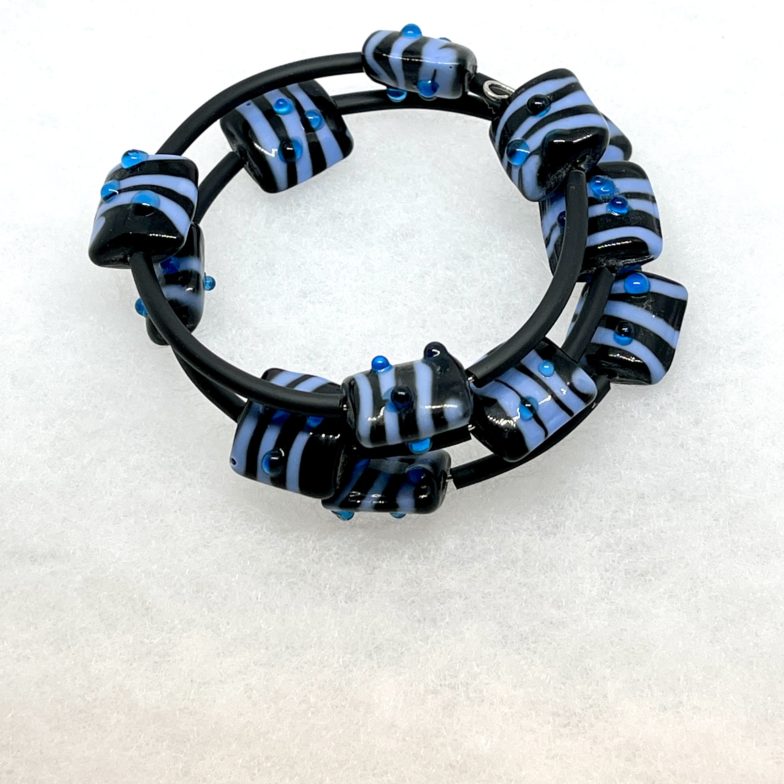 Lampwork blue:black bead Memory Wire Bracelet.jpeg