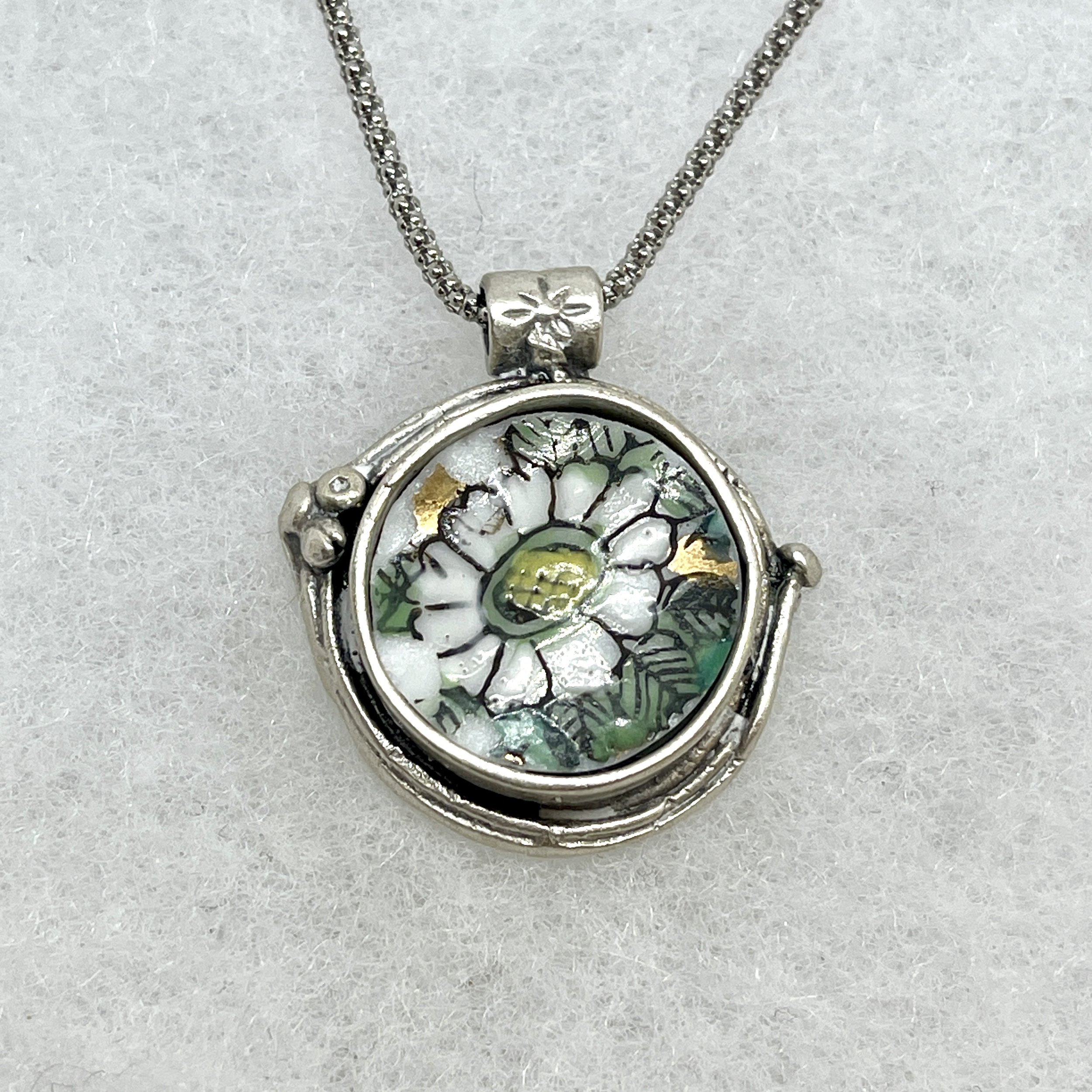 Green:Gold Flower Circle Necklace.jpeg