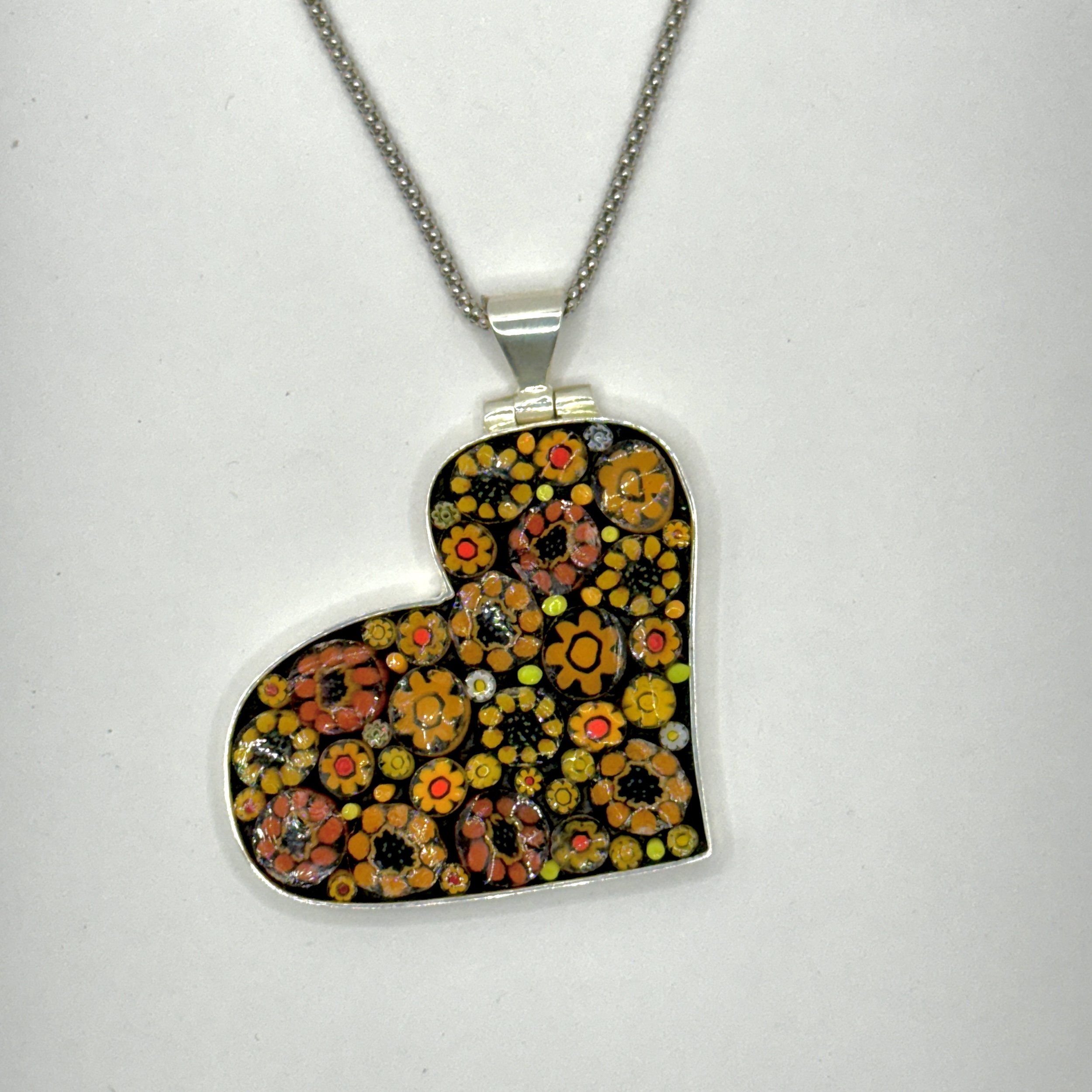 Sideways Daisy Heart Necklace.jpeg