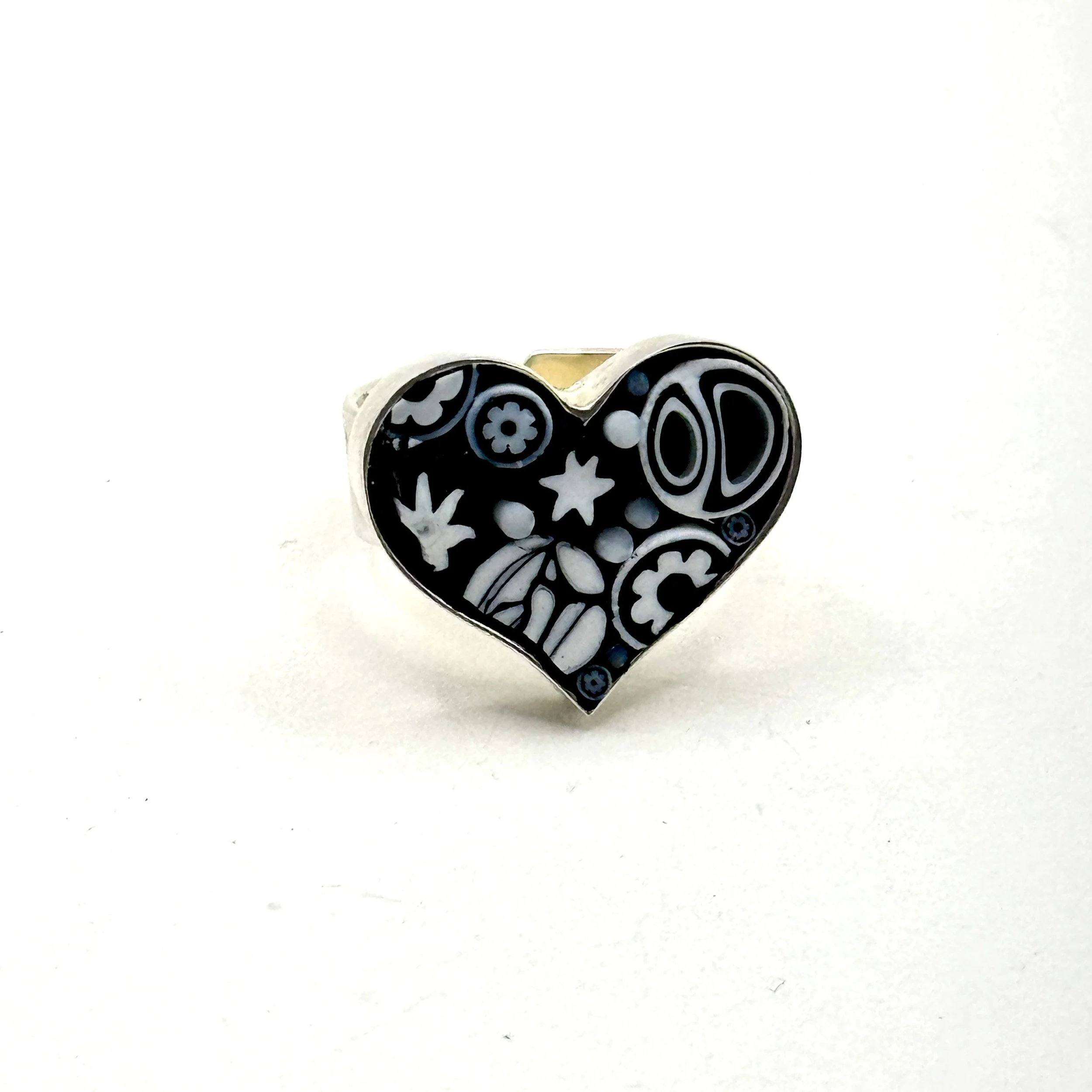 Bkacj.White Small Heart Ring.jpeg
