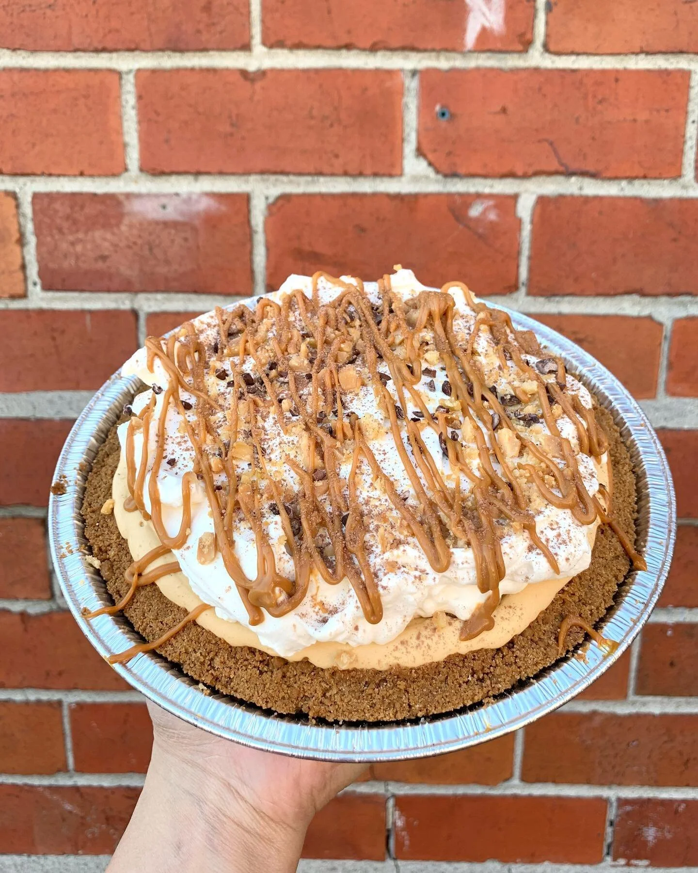 Recreated my @pinayista sister&rsquo;s ultimate favorite pie from Baker&rsquo;s Square but with Filipino and Latin ingredients. Happy Birthday @joboston16!!! 🎉🎉🎉

Our signature Graham cracker crust filled with Tsokolate Custard (used @aurochocolat