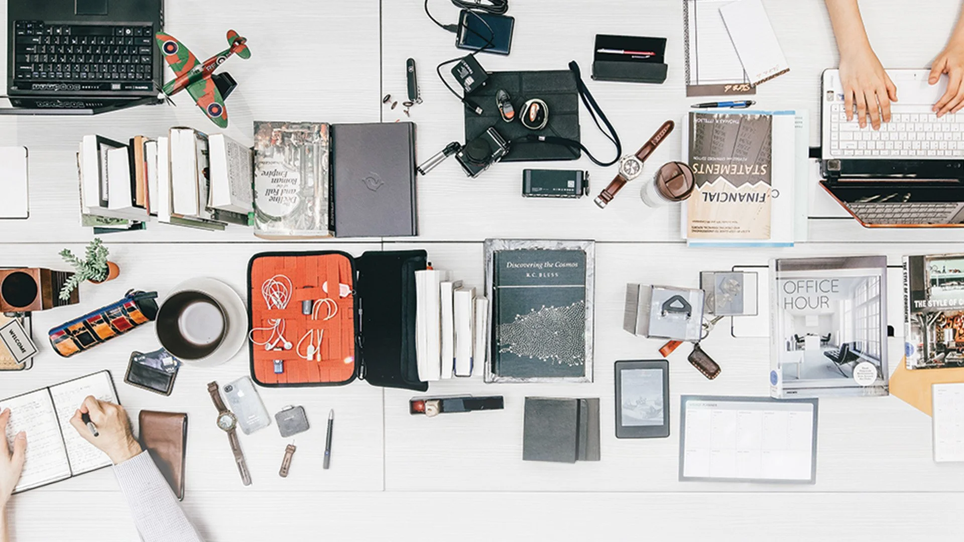 Hot Desk Setup Guide: Essentials and Accessories for Productive Work in Singapore