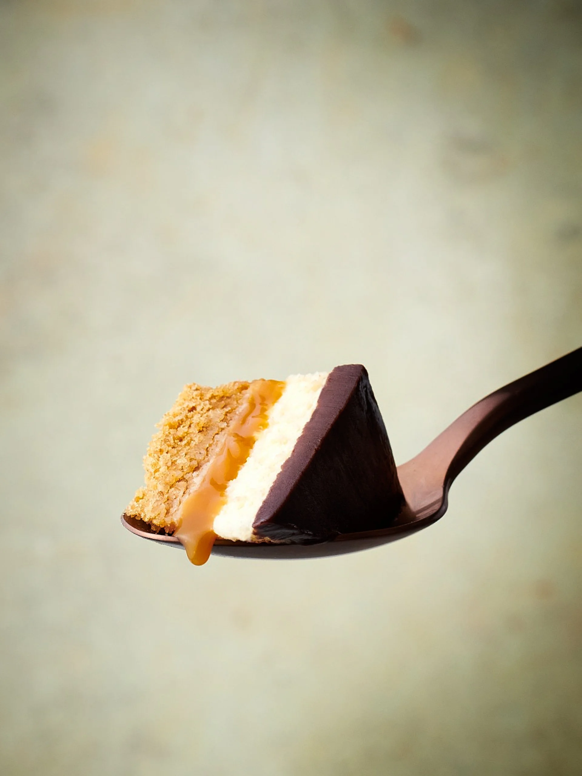  Caramel chocolate cheesecake  dessert, london food stylist 
