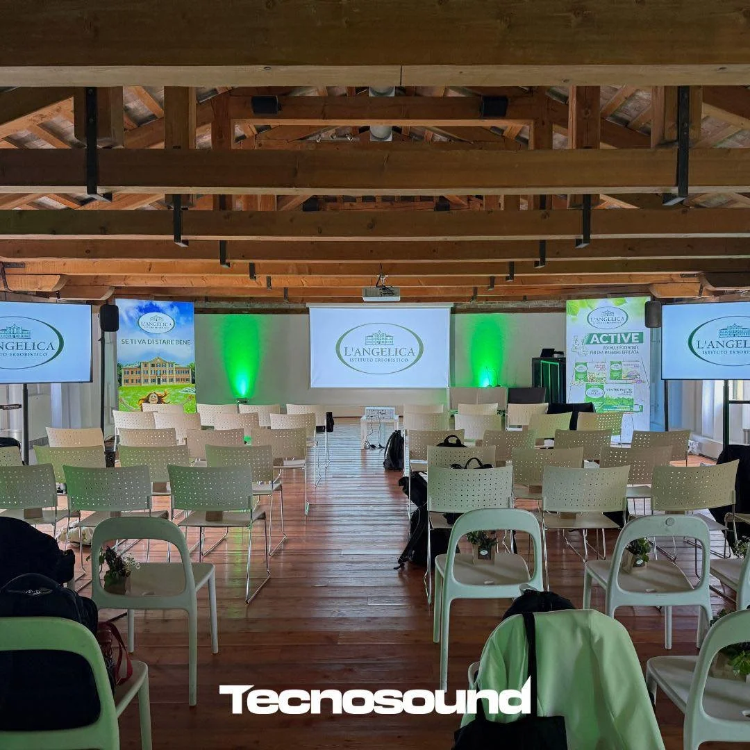Dalle piccole riunioni ai grandi convegni aziendali.
Ogni evento merita una gestione tecnica precisa, affidabile e su misura.

Audio, video e luci progettati in base agli spazi e agli obiettivi dell&rsquo;incontro, per garantire chiarezza, comfort e 