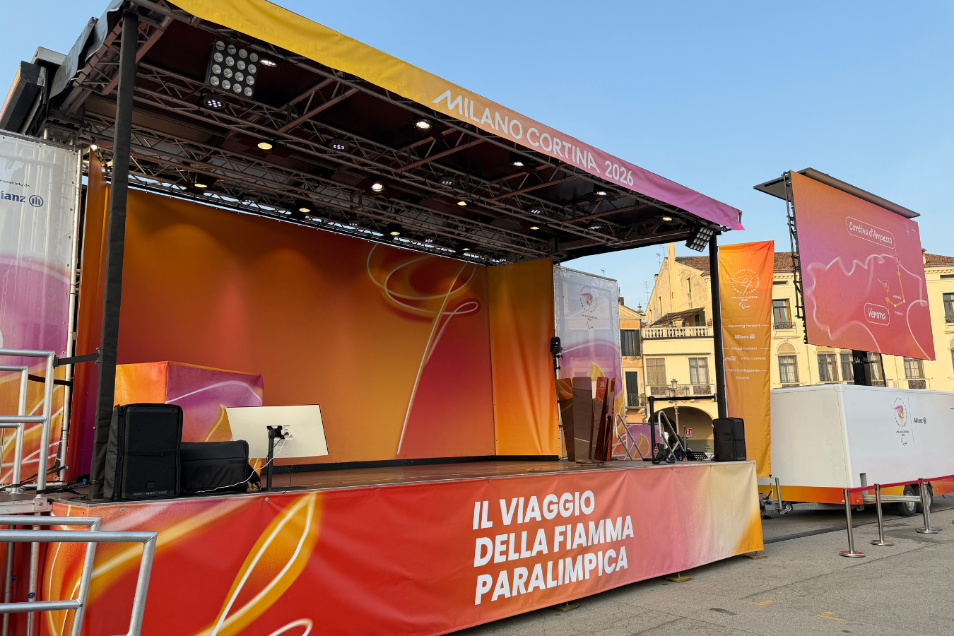 Palco mobile aperto in configurazione Basic Plus per Milano Cortina
