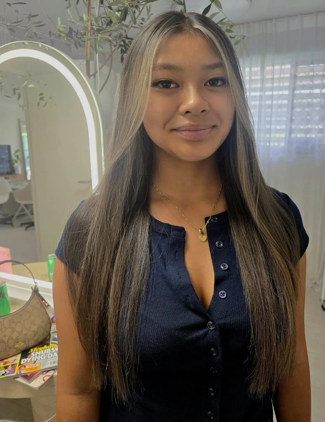 Dark ash blonde 🤍
Cool-toned, dimensional, effortless
This doll wanted a change from her usual golden blonde and we love this so stunning 😍