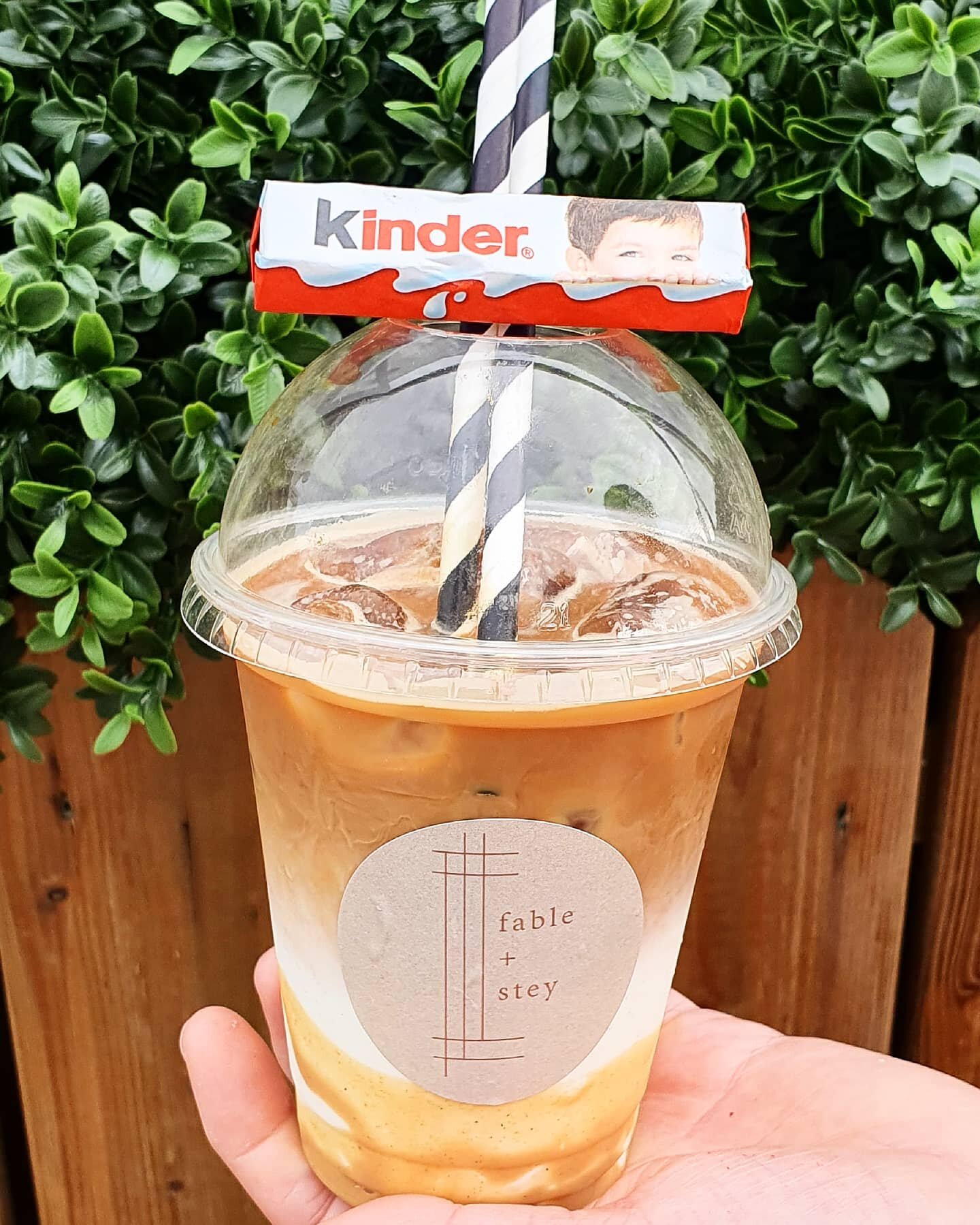 🚨🚨 KINDER COFFEEEEEEEEEE 📢📢📢📢
.
.
Hot or cold??
Do you want one 😏
..
The answer is yes!
..
Get in before we run out!