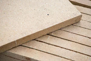 Surfaces consisting of refractory borders with 6cm depth to guarantee better heat containment and gradual heat release. The large baking surface always stays warm: the 6 cm refractory bricks absorb a sufficient amount of heat to cook pizzas continuously without the need for pauses between baking. A surface with this depth is also more resistant and prevents the borders from moving, which could create bothersome uneven levels after long term use.