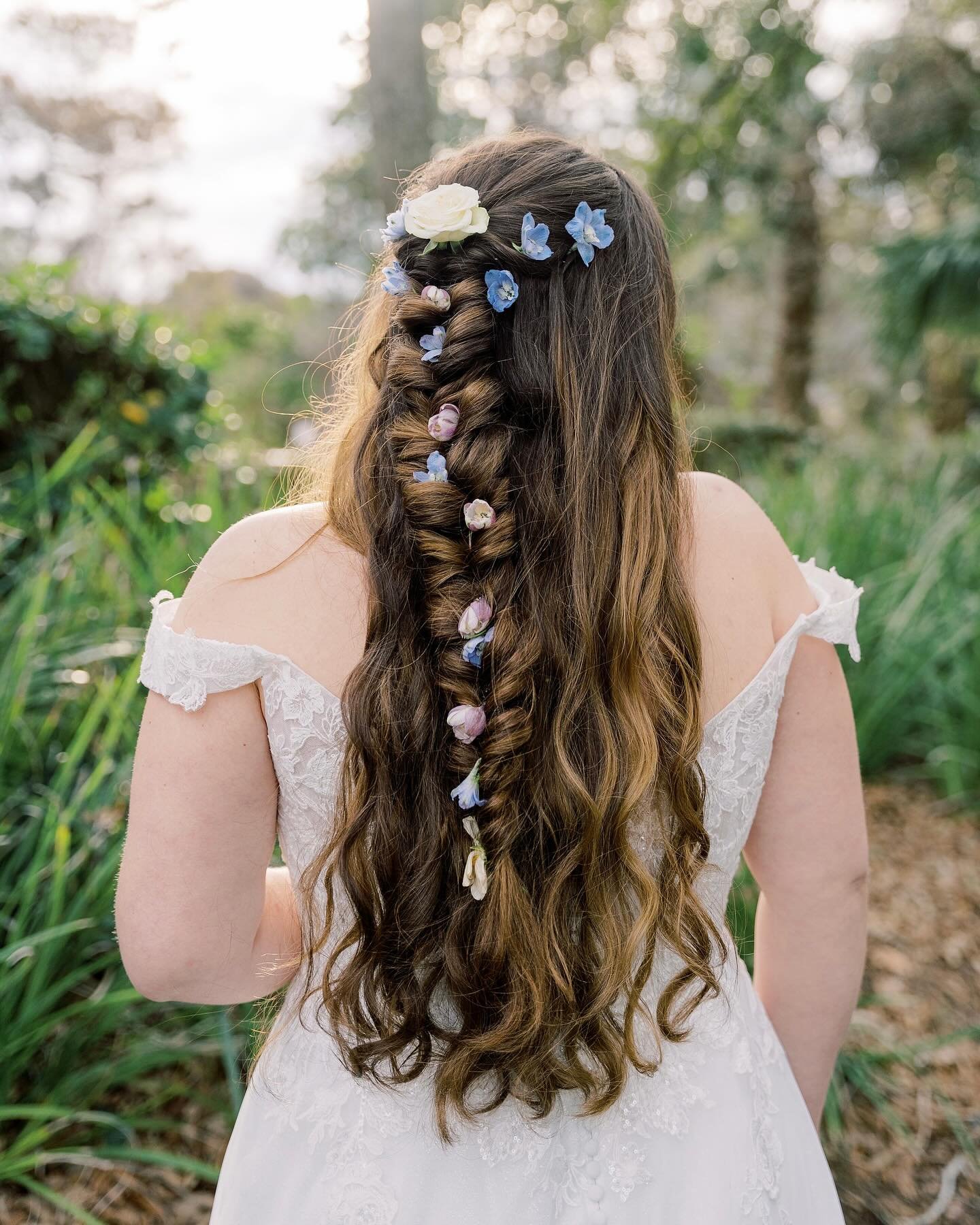 Swipe to watch our girl @beautifiedbybex working her magic to create this insanely gorgeous boho style for Julia on her wedding day! #studiobride 

Photos by @oliviamorganphoto ❤️

#weddinghairstyles #weddinghair #bohobride #bohohairstyles #bridalhai
