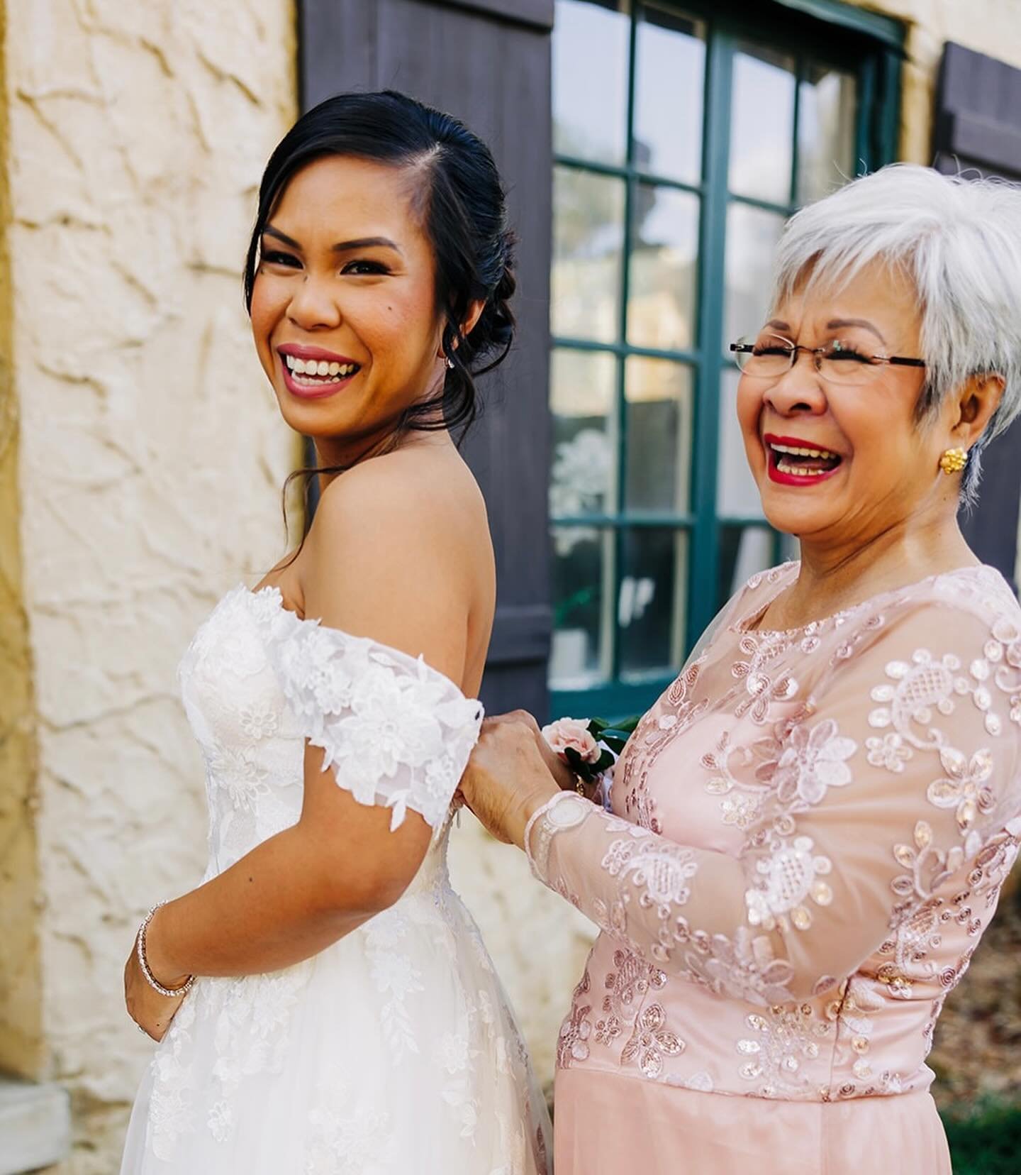 Here&rsquo;s to the mamas and mother figures who bring warmth, laughs, love and unwavering support on such an important day in our lives and every day. Celebrating you all weekend long💕

Beautiful photos by @cafeyestilophotography 

#studiobride #mo