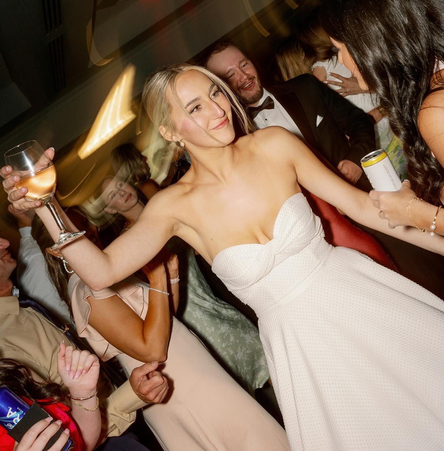 One of our guilty pleasures is scrolling through our brides&rsquo; reception photos and gushing over how much fun they had &amp; how stunning they look all the way to the very end of the night🥹 

Annie, we got so much FOMO looking through these!! Be