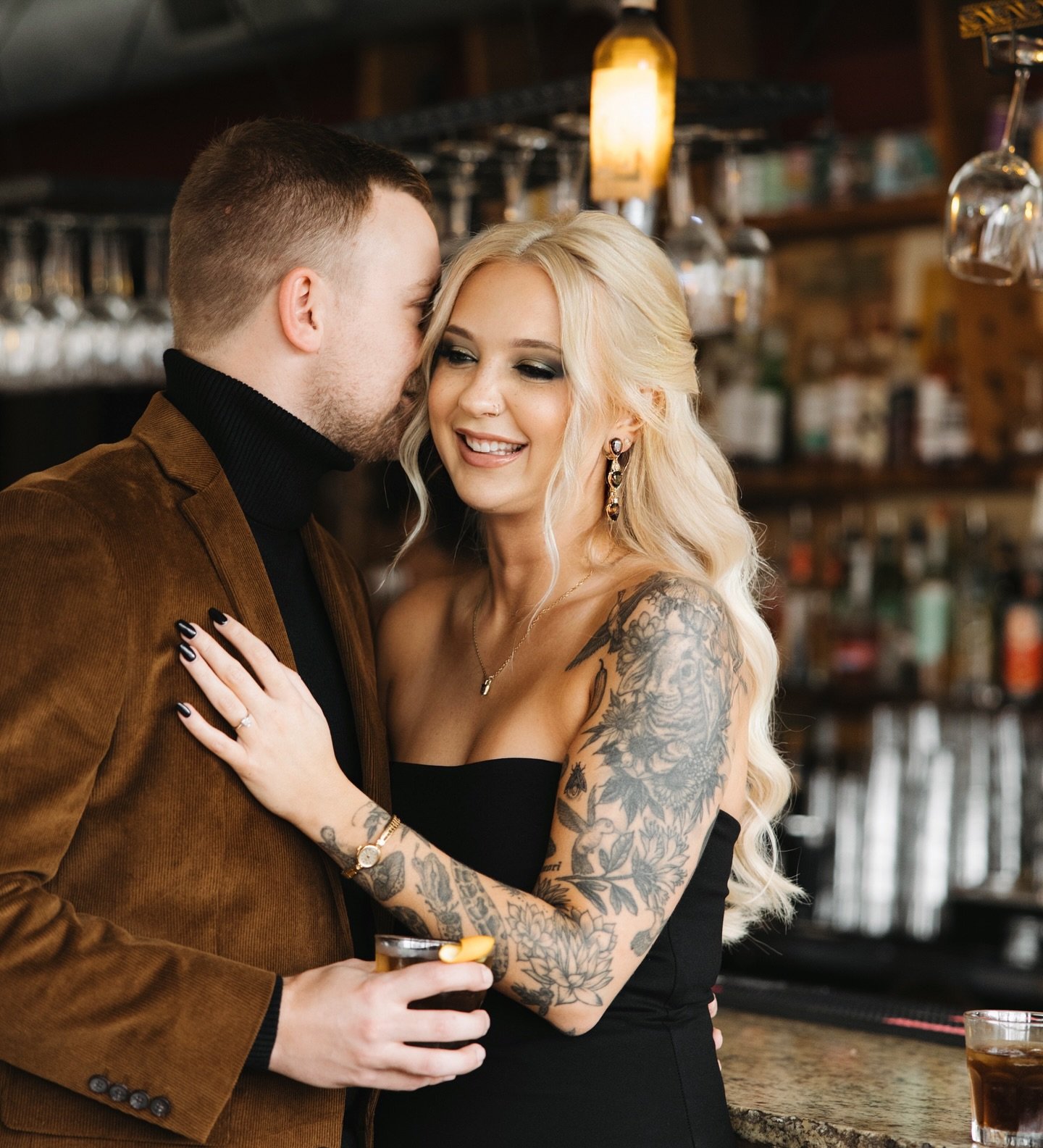 The glam, the outfits, the setting🔥 We&rsquo;re all in for Jordan&rsquo;s classic, romantic engagement shoot. Beautiful glam by our girl, @kaylaelainebeauty 

📸Photos by @daniellelozeau 

#studiobride #engagementshoot #mua #hairstylist