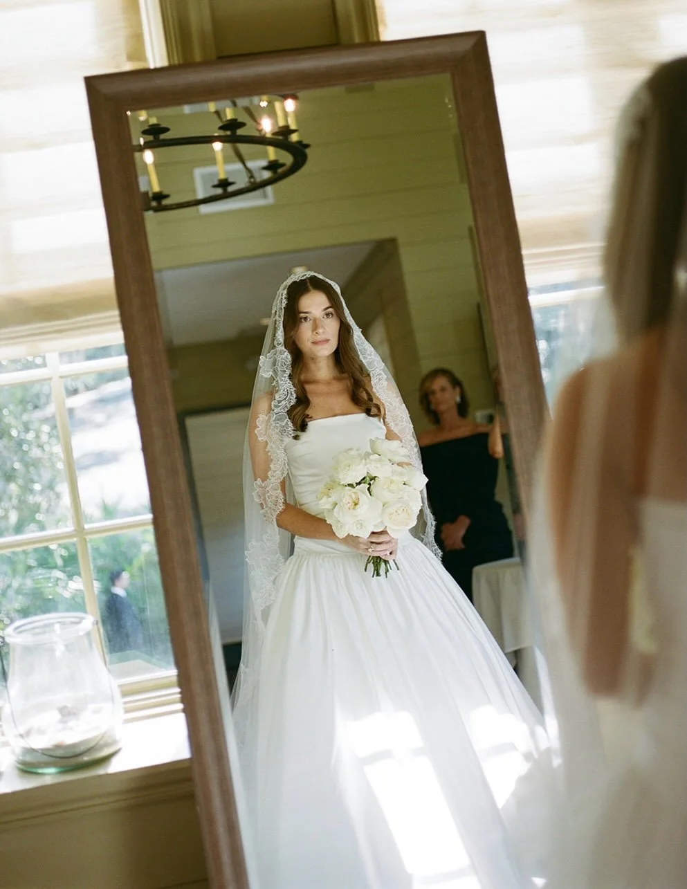 THE moment. @_callieclements 

Incredible shots by @stefaniekeeler and gorg glam by @looksbylaney_ #studiobride #weddingglam #bridegoals