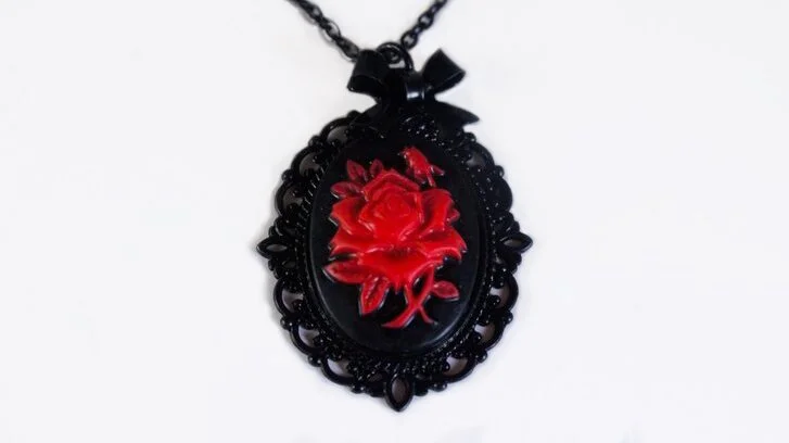 Red Rose Cameo