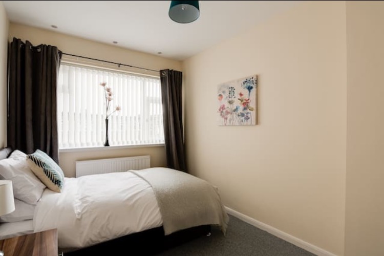 Market Parade - single bedroom pic 3.jpg