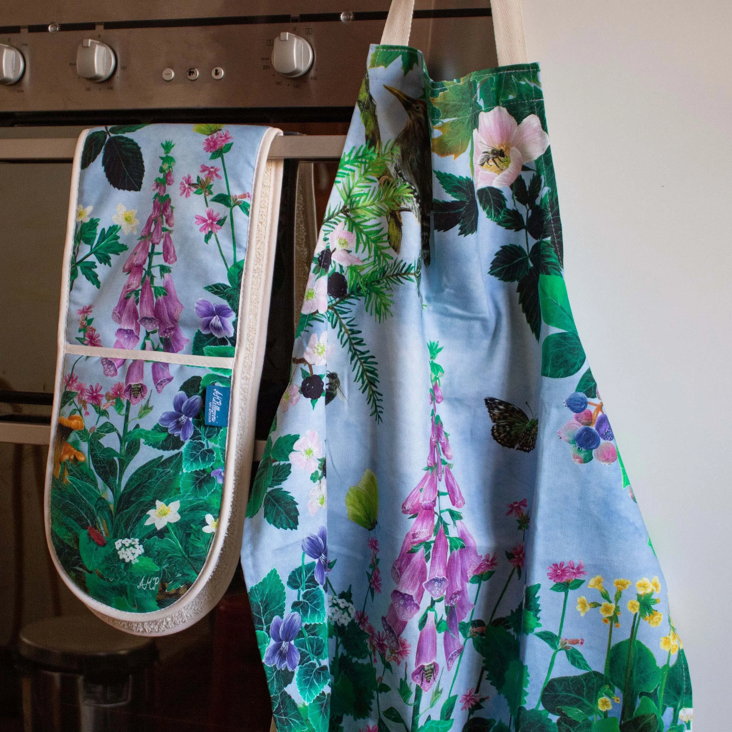 A Woodland Walk-oven glove+apron-oven-01.jpg