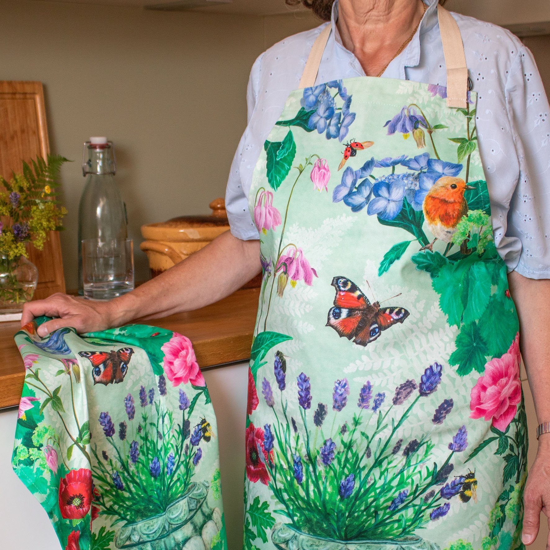 Mothers+Garden+Apron%2Btea+towel-kitchen+counter-01.jpg