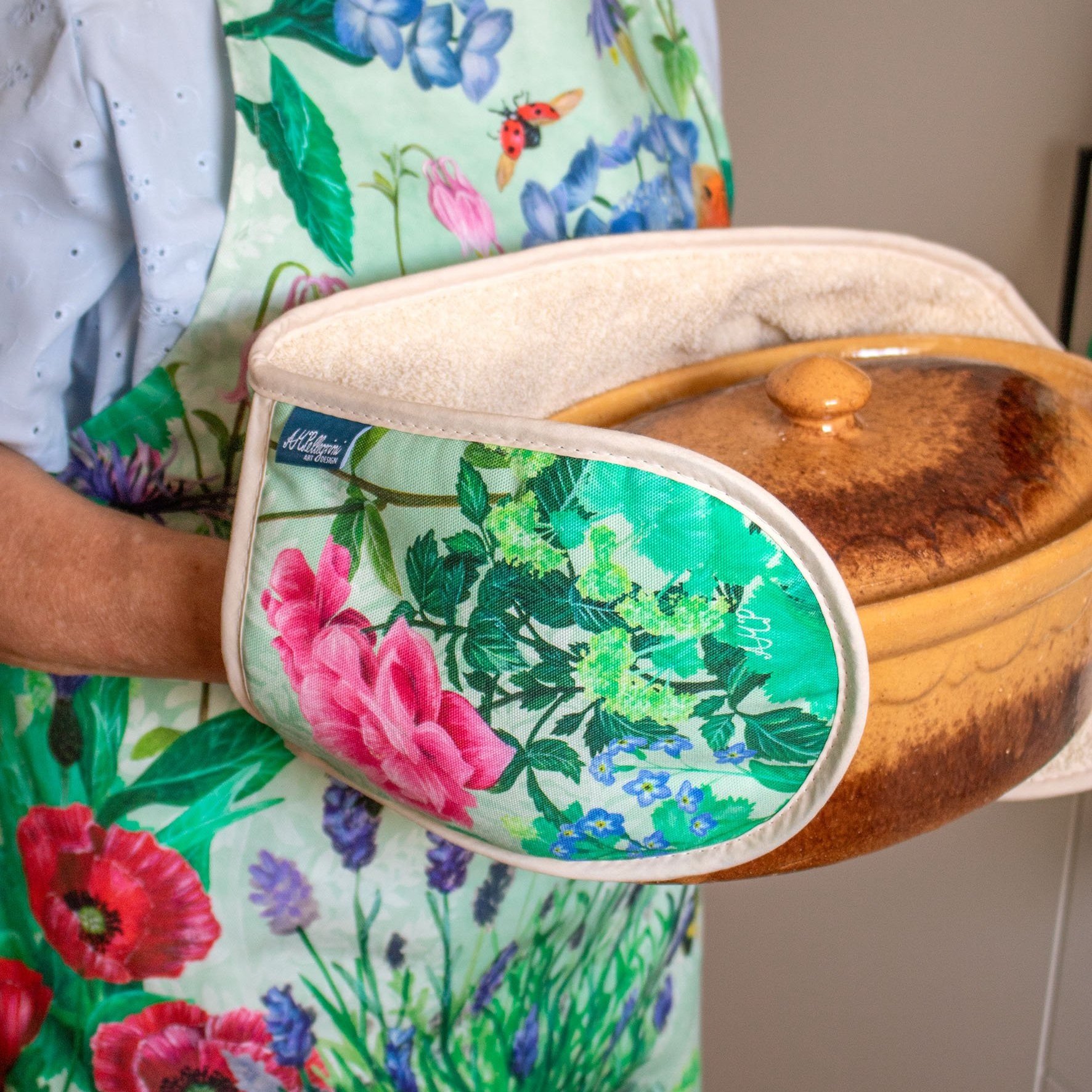 Mothers+Garden+Apron%2Bovengloves-hot+dish-01.jpg