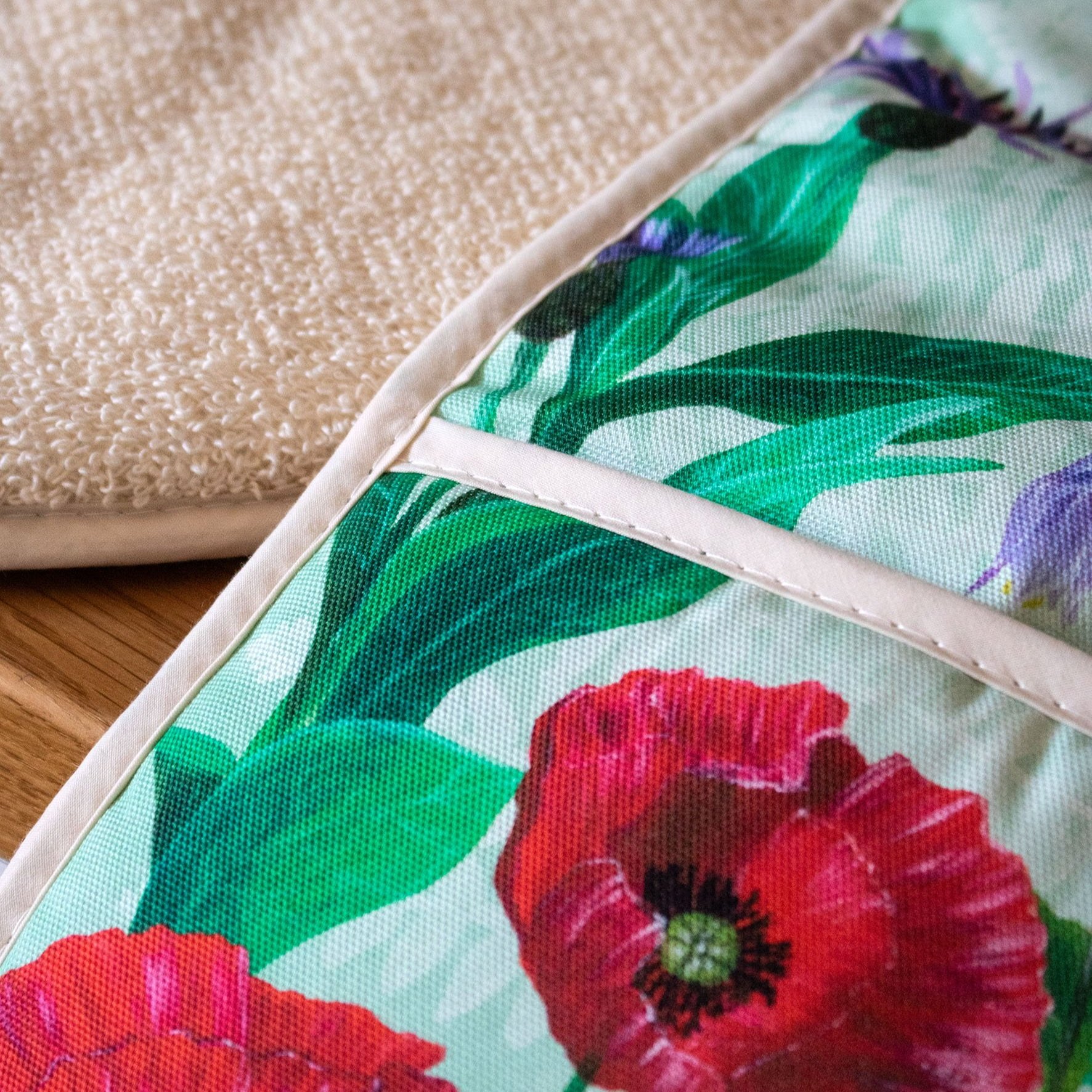 Mothers+Garden+Ovengloves-on+countertop-closeup-01.jpg