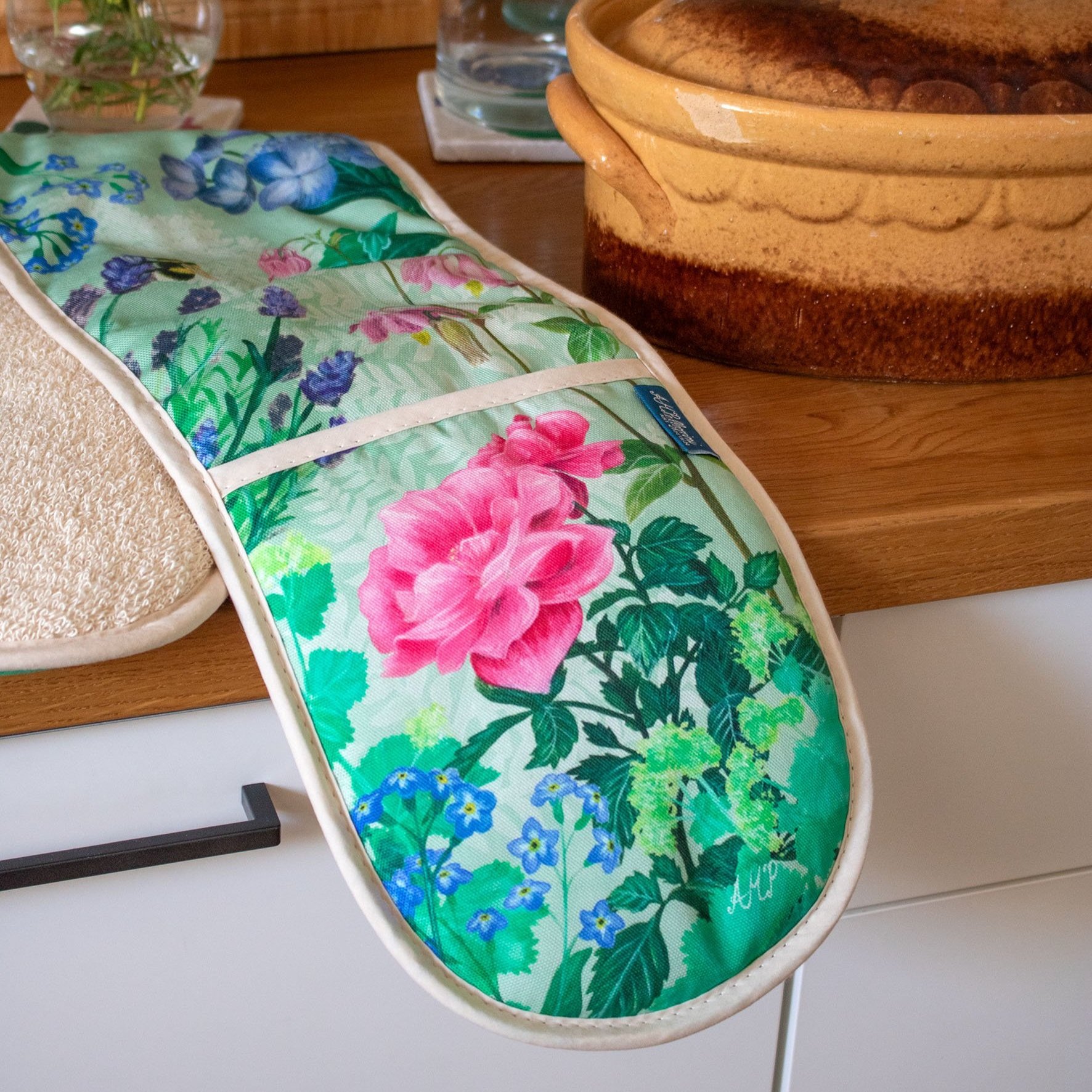 Mothers+Garden+Ovengloves-on+countertop-01.jpg