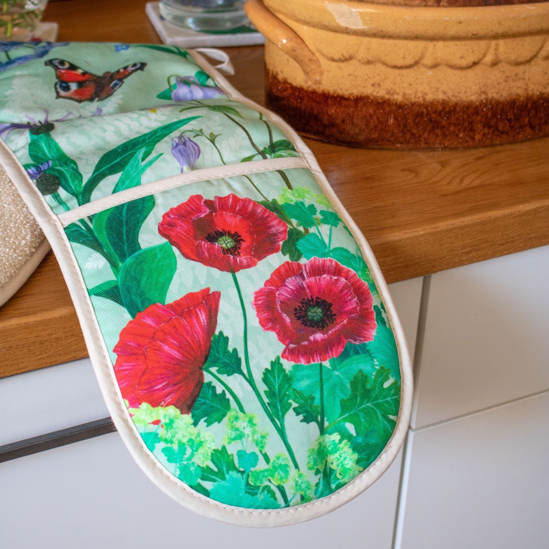Mothers+Garden+Ovengloves-on+countertop-02.jpg