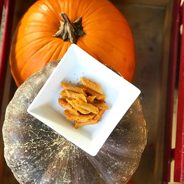 Just made this pumpkin penne with homemade pumpkin marinara sauce inspired by @cookieandkate and let&rsquo;s just say I&rsquo;ll be making it again 🤤🎃 What&rsquo;s your favorite Fall food?! 🍁