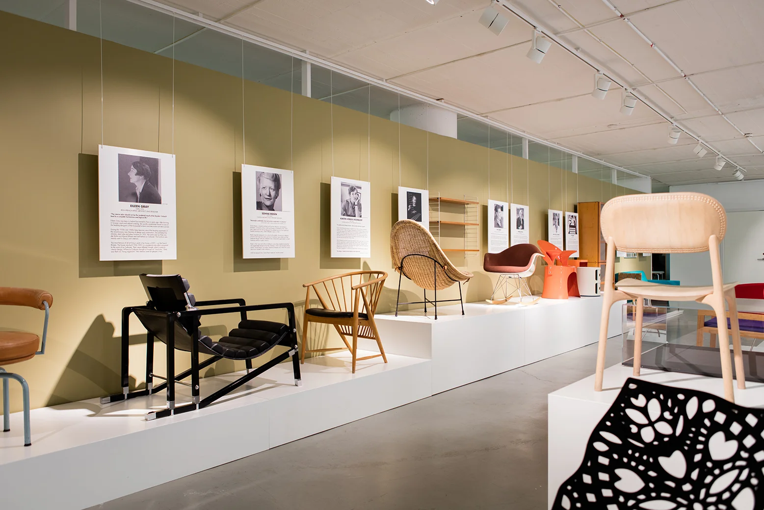 mdm_hemsida_exhibition_female_traces_image_1.jpg