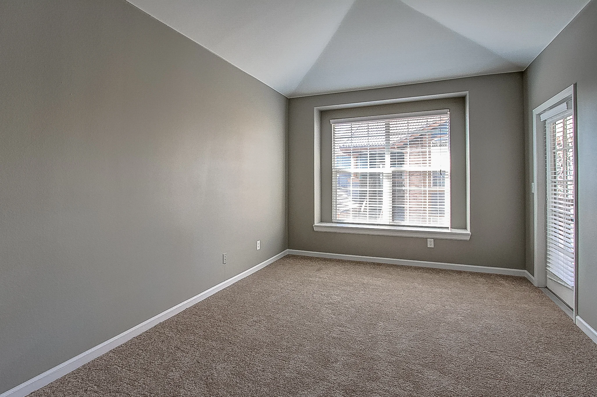 SB-24-302 Bell Flatiron-5.JPG