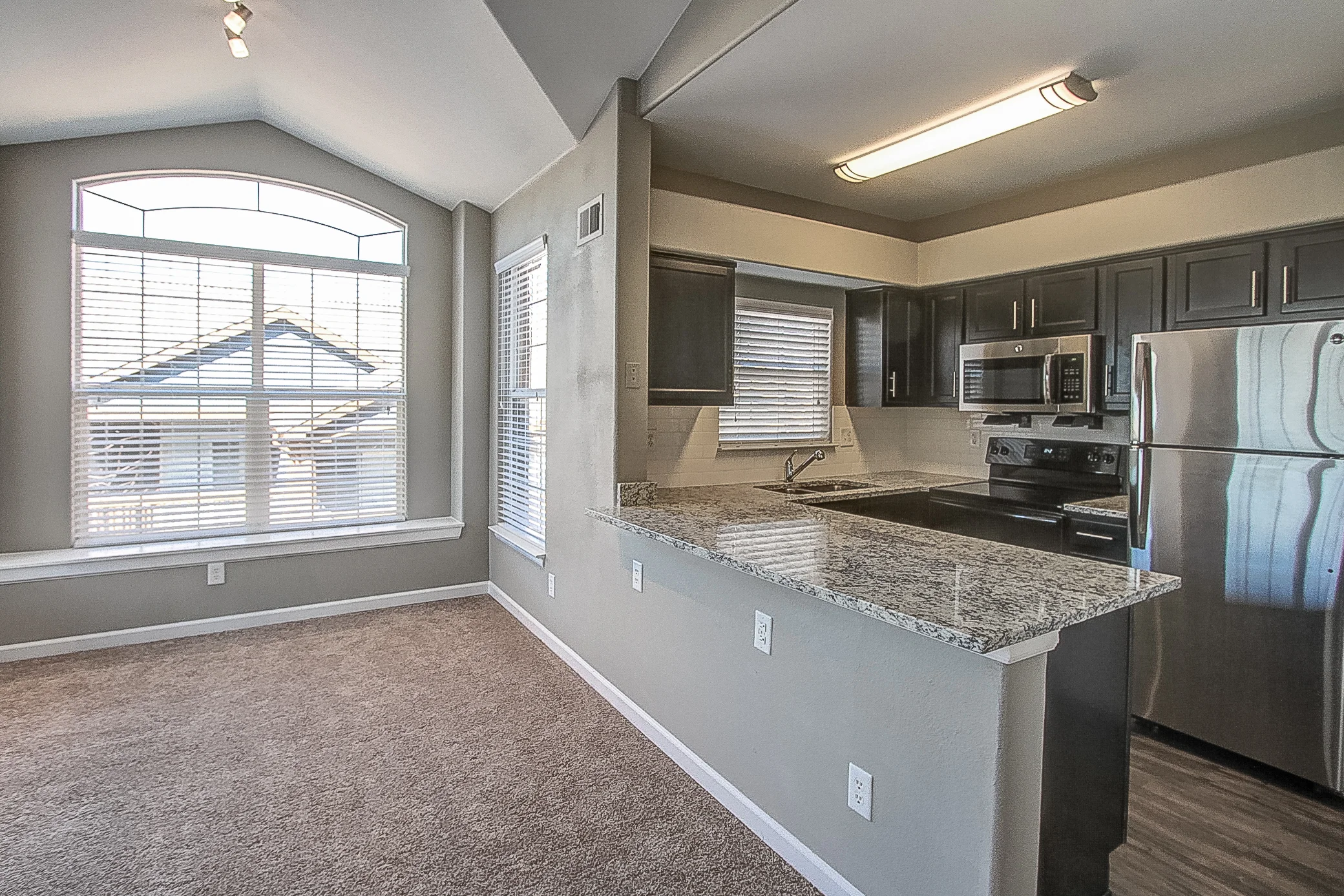 SB-24-302 Bell Flatiron-24.JPG