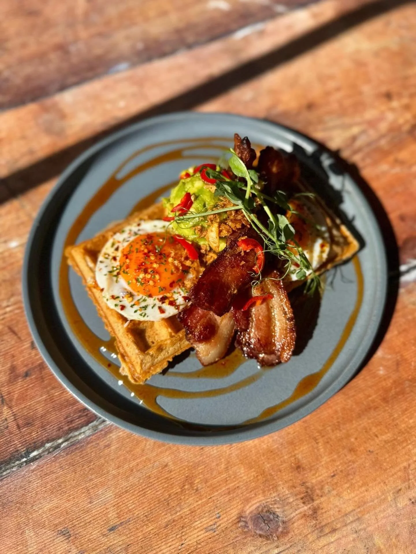 SPICY EGGS &amp; AVOCADO WAFFLE: 
Fried free range eggs, smashed avocado, crispy onions &amp; hot honey drizzle&hellip; add bacon as an optional extra @wafflehousenorwich 🍳
