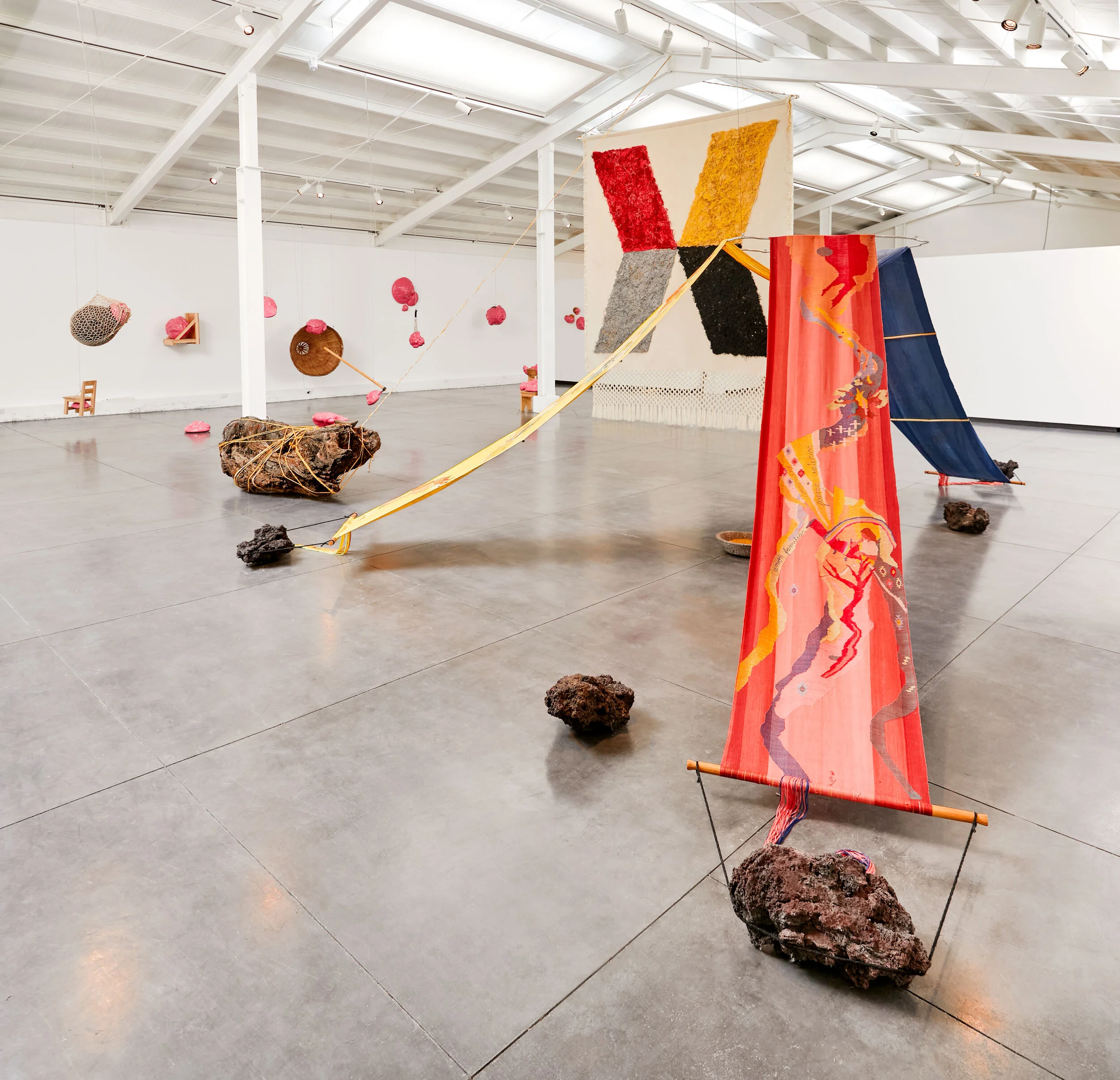 “Perdidos. En medio. Juntos,”22° Bienal de Arte Paiz