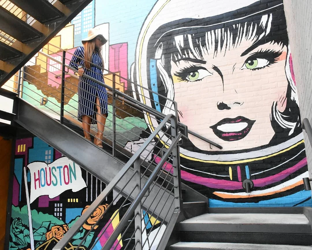 Artist: Michale C. RodriguezLocation: Rice Village District2563 Amherst St, Houston, TX 77005