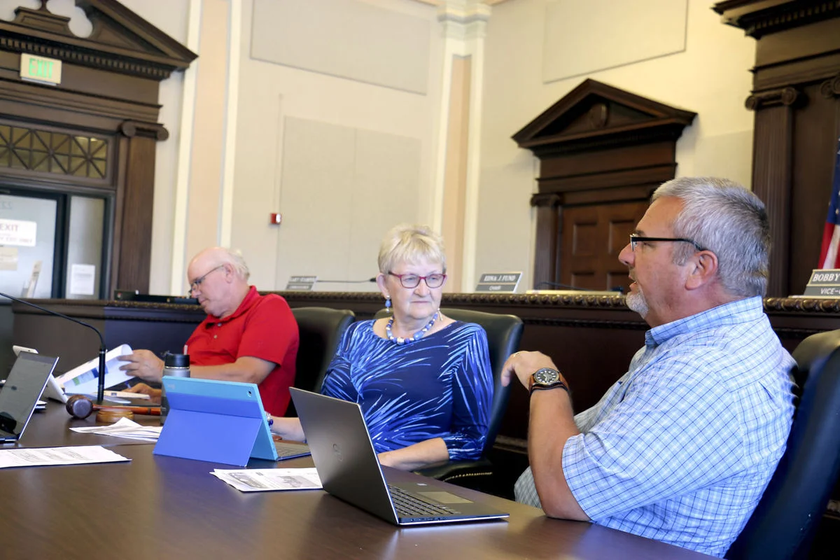 Chehalis Basin Flood Control Zone District Supervisor Bobby Jackson, right, talks to supervisors Edna Fund and Gary Stamper during a workshop in August in the commissioners hearing room. The board of supervisors consists of the Board of Lewis County Commissioners but acts as its own governing body. Justyna Tomtas / jtomtas@chronline.com