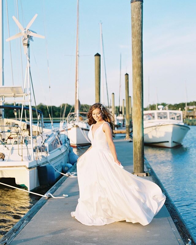 Happy Friday!  I&rsquo;m not shooting this weekend so I&rsquo;ll be doing a lot of editing.. and hitting the beach in between. 
I hope ya&rsquo;ll have as great a weekend as I plan on having!

Dress Designer- @missstellayork
Dress Boutique- @debrasbr