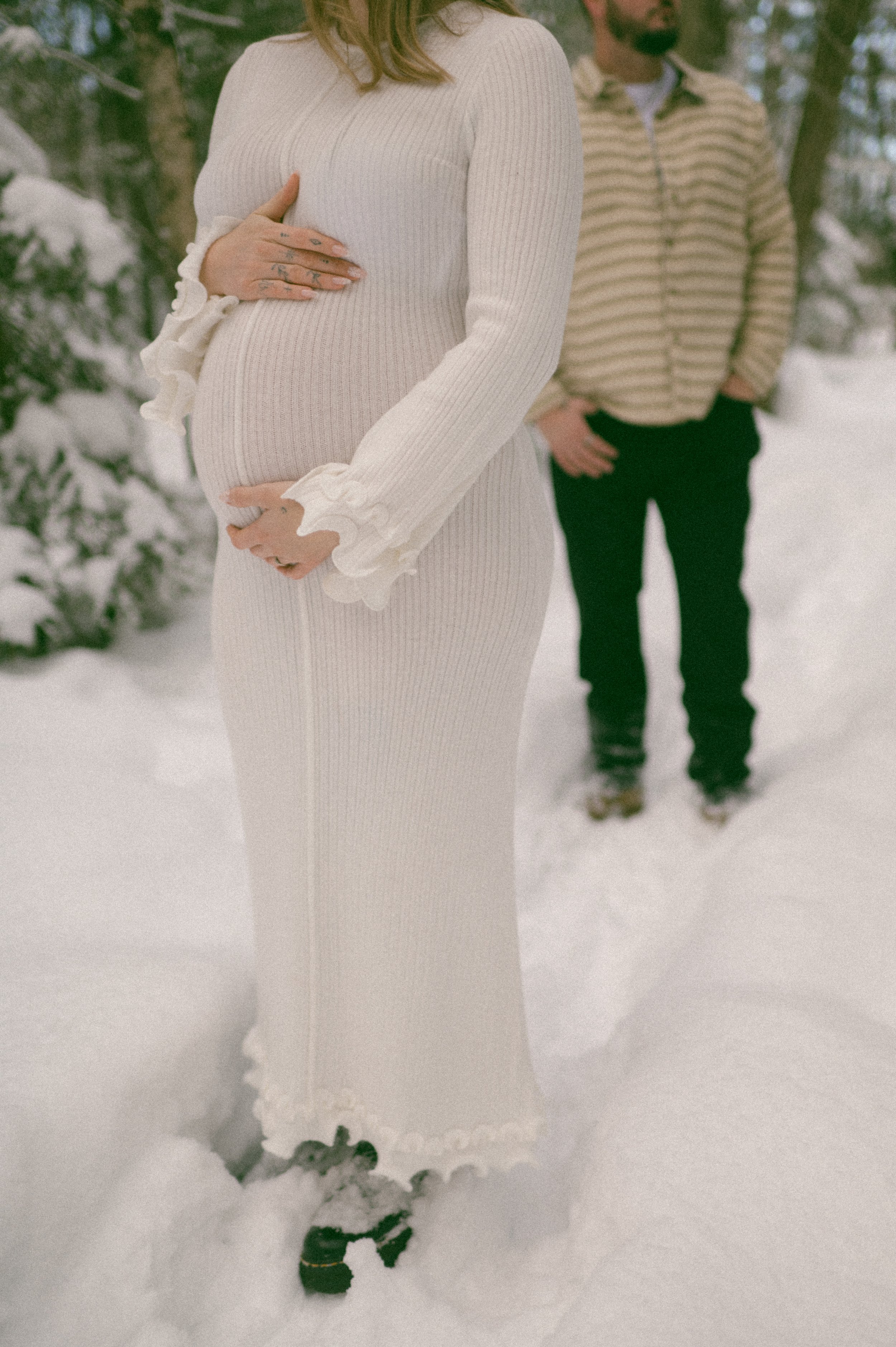 Cozy Snowy Maternity Session