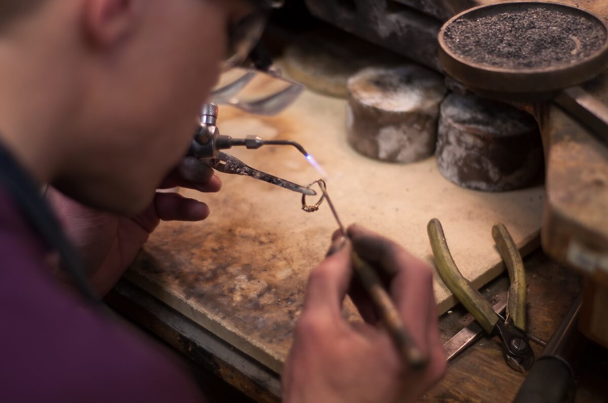 bench-jeweler-goldsmith-expressions-jewelers.jpg