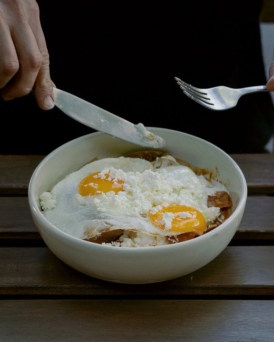 Que no se nos escapen unos ricos chilaquiles por andar jugandole a la dieta ✨
Encuentra nuestro men&uacute; y productos en l&iacute;nea 
https:/www.curado.cafe/tienda
#coffeeshop #coffee #coffeetime #coffeelover #coffee_inst #consumelocalmx #romano