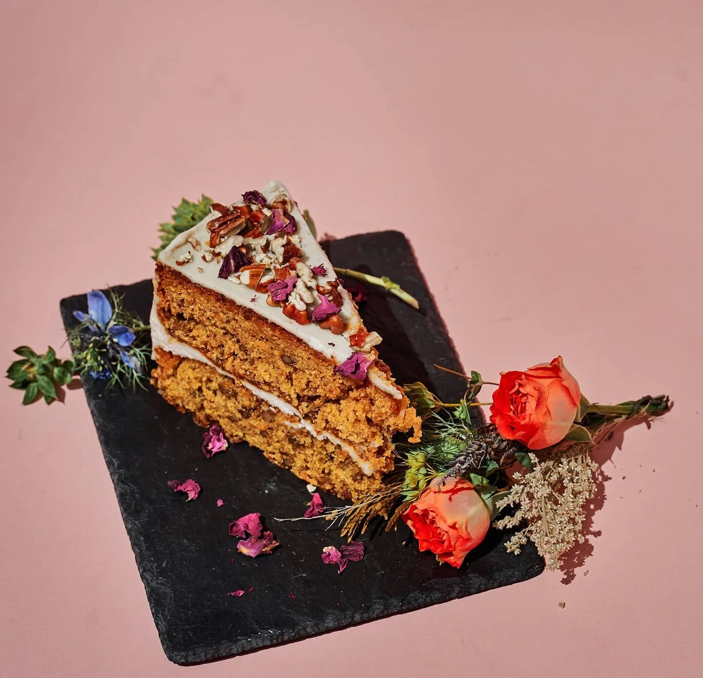 Los vegetales no pueden faltar en la dieta.
Te recomendamos Pastel de Zanahoria 🥕
Encuentra nuestro men&uacute; en 
www.curado.cafe/comida
#coffeeshop #coffee #coffeetime #cafe #consumelocalmx #romanorte #cafecurado #mexicano #mexican #stayhome #c