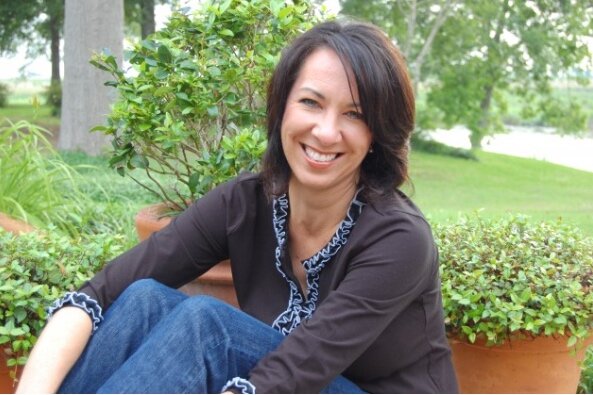 Lori Hinze Lori Hinze, Educator; 2007 recipient of Wal-Mart’s Teacher of the Year; chef graduate of The International Culinary Center, NYC; and founder of CookLearnGrow, brings 15+ years of professional teaching using cooking as a platform for teaching food literacy, academic reinforcement, boosting self confidence, life skills and social skills in children.
