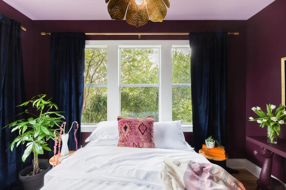 pinks-rule-in-this-eclectic-austin-home-5a43cd3e604f27084a0d3b44-w1000_h1000.jpg