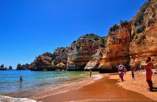 Praia Dona Ana in Lagos, Portugal.png