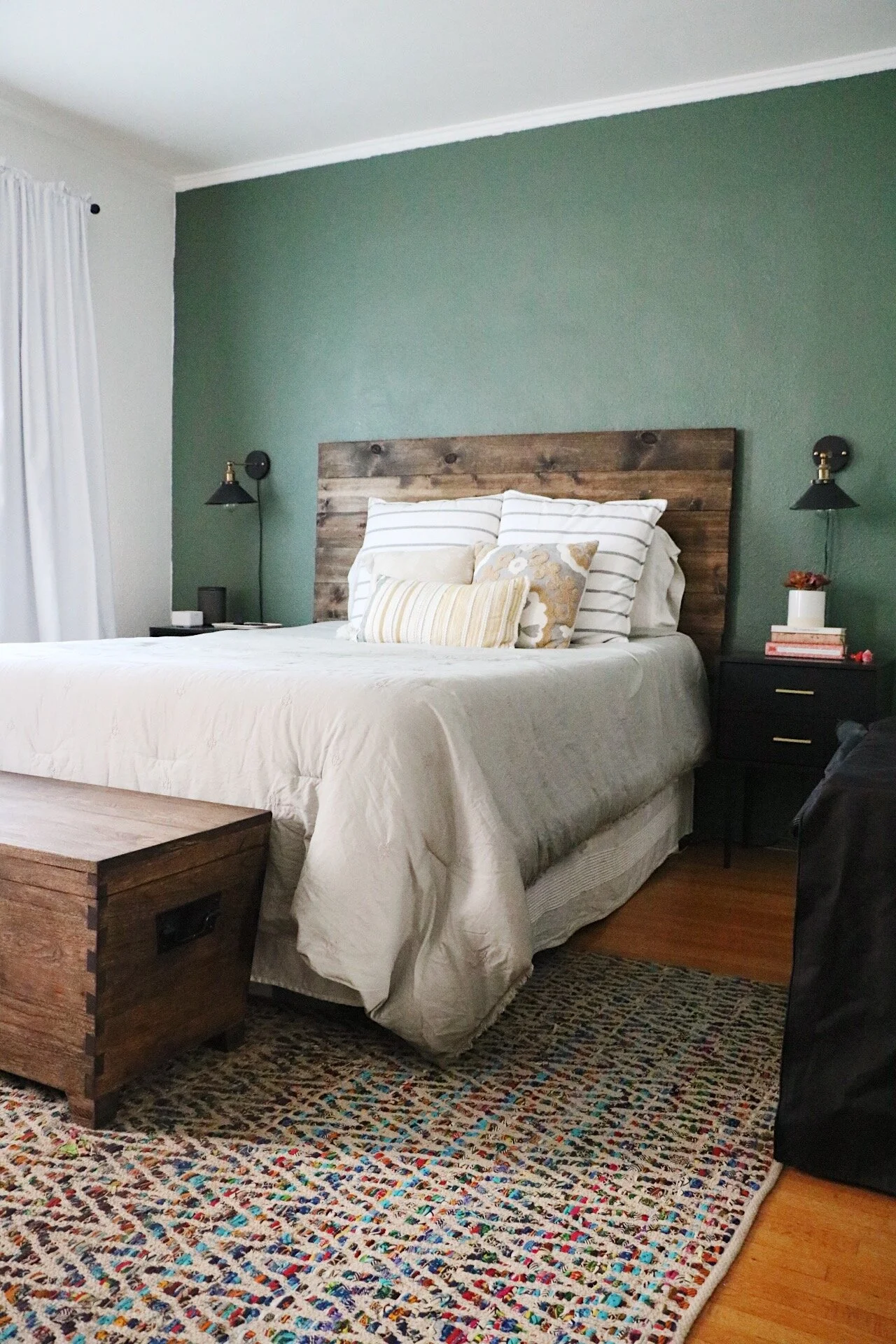 Grey bedroom with green accents outlet
