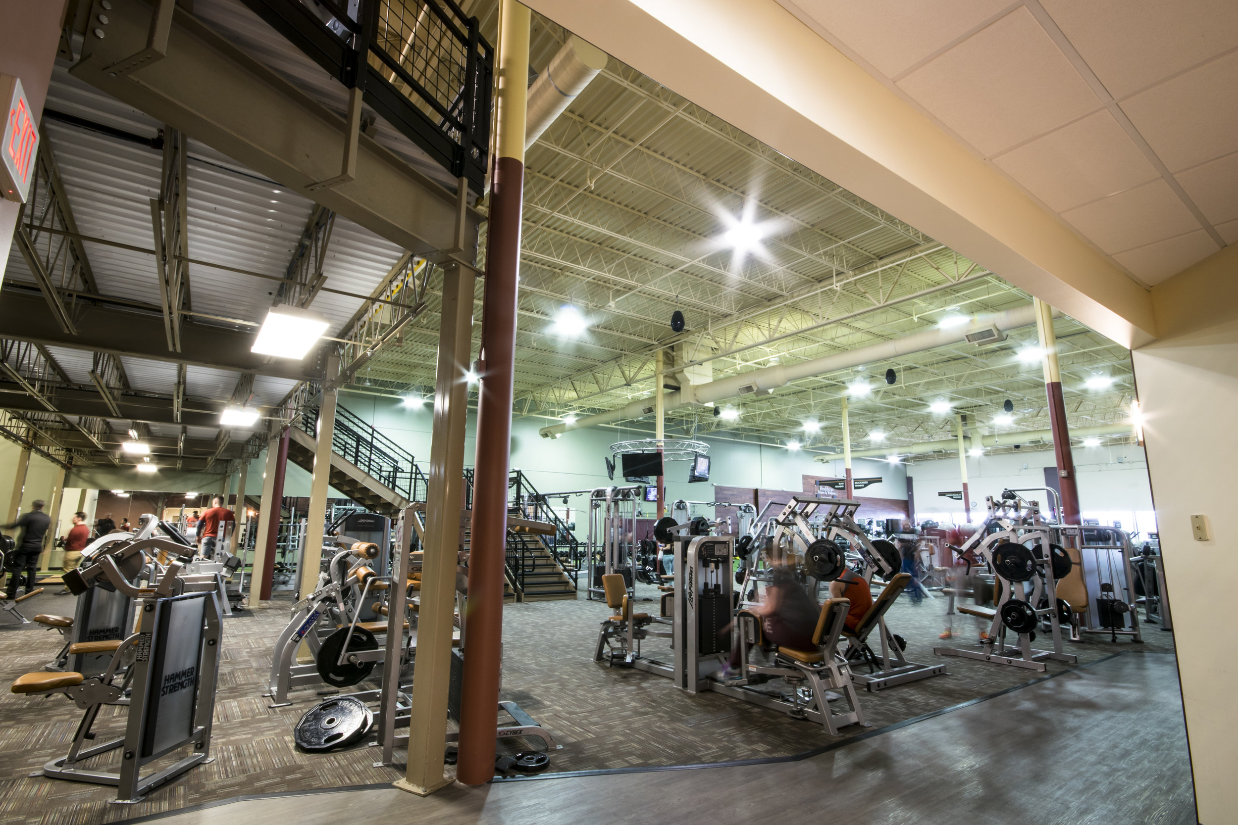 room full of gym equipment 