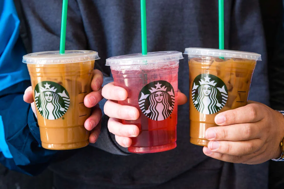 10 Iced Drinks at Starbucks That Are 100 Calories or Less 