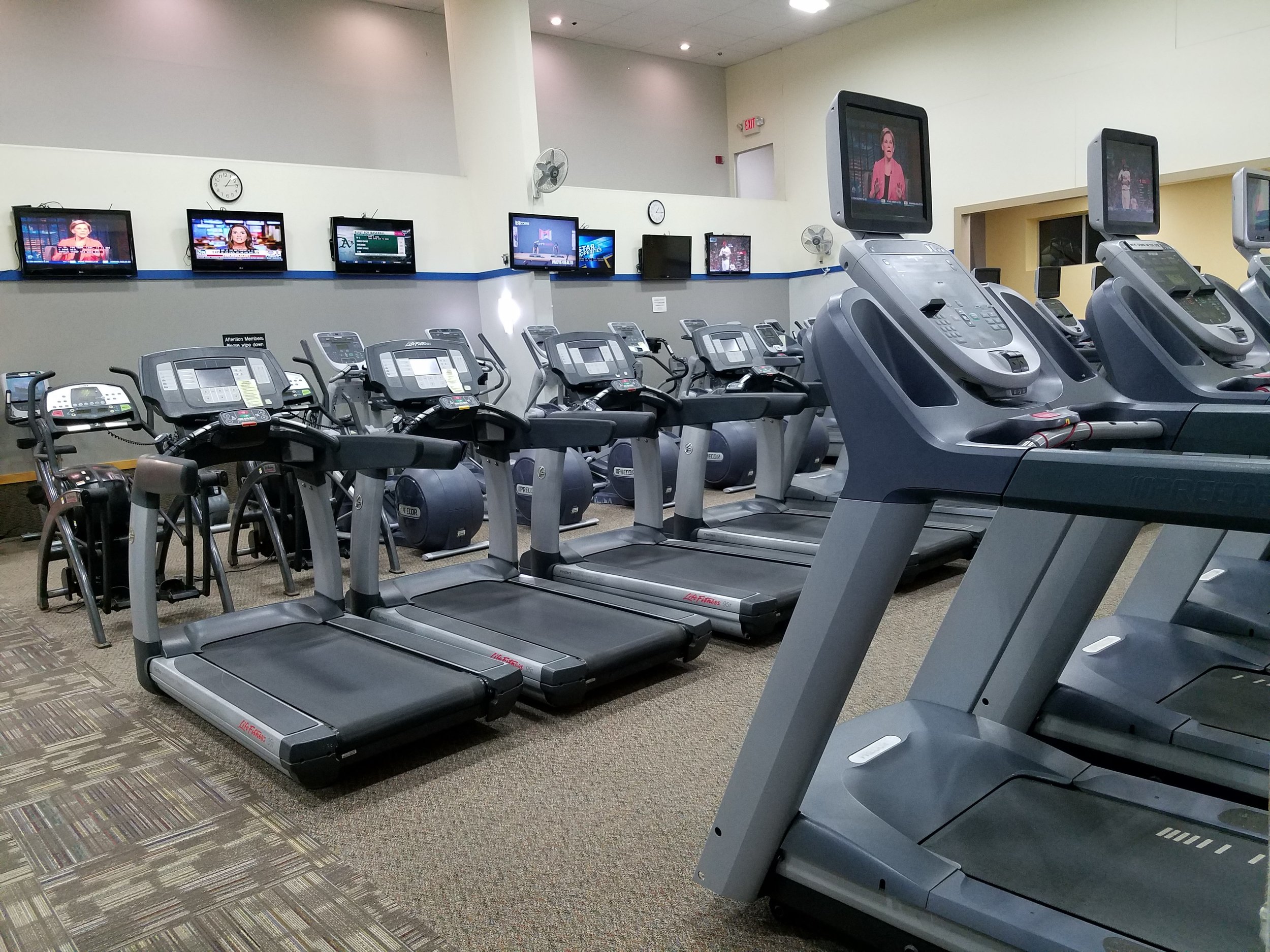 treadmills with screens