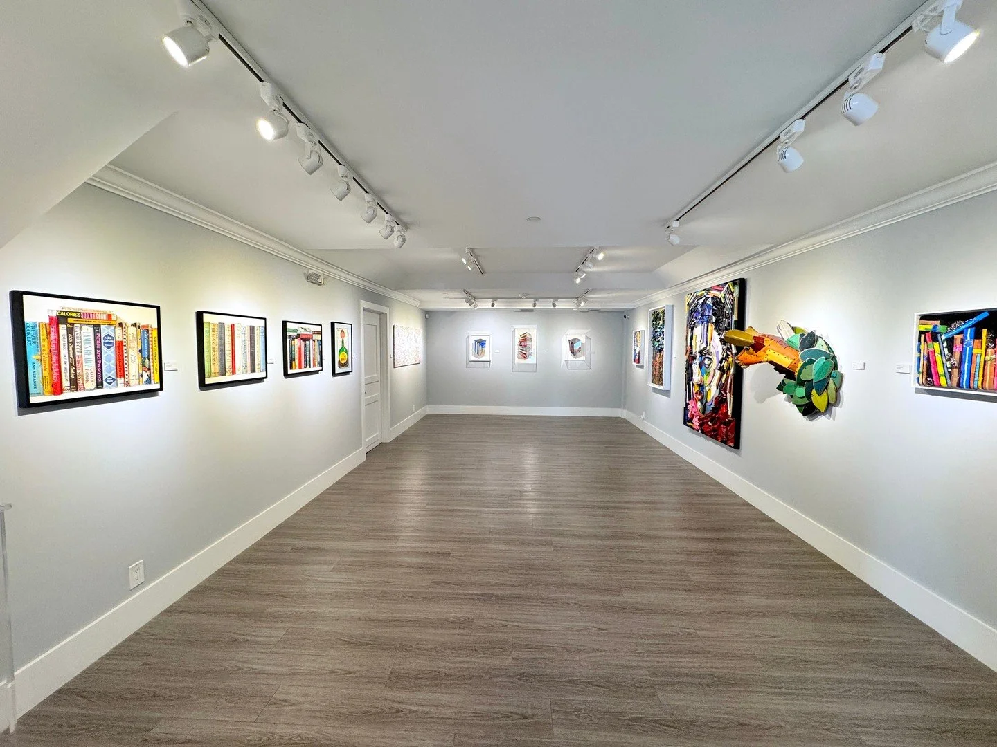 📚 In the Library 📚 on view in Palm Beach til December 14. This group exhibition invites viewers to reflect on how stories shape our inner and outer worlds with artworks that depict or incorporate books.⁠
⁠
📗⁠
📘⁠
📗⁠
📘⁠
📗⁠
#adelsongalleries #con