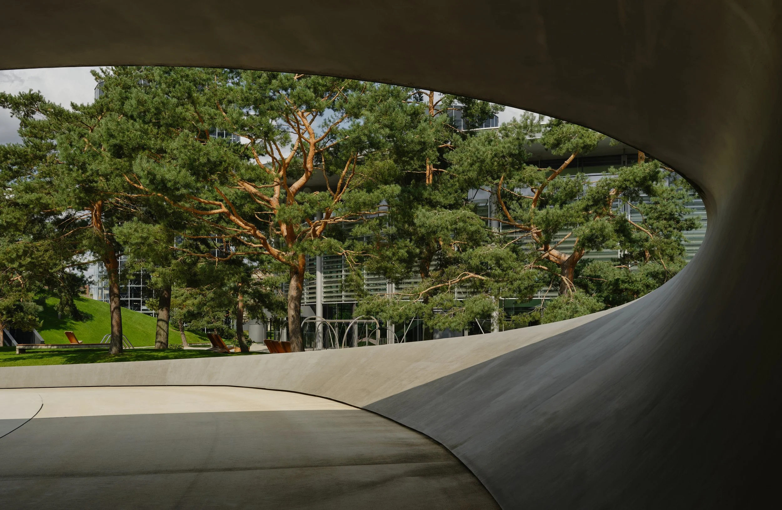 Architectural photography of the Porsche Pavilion in Wolfsburg by Christoph Musiol