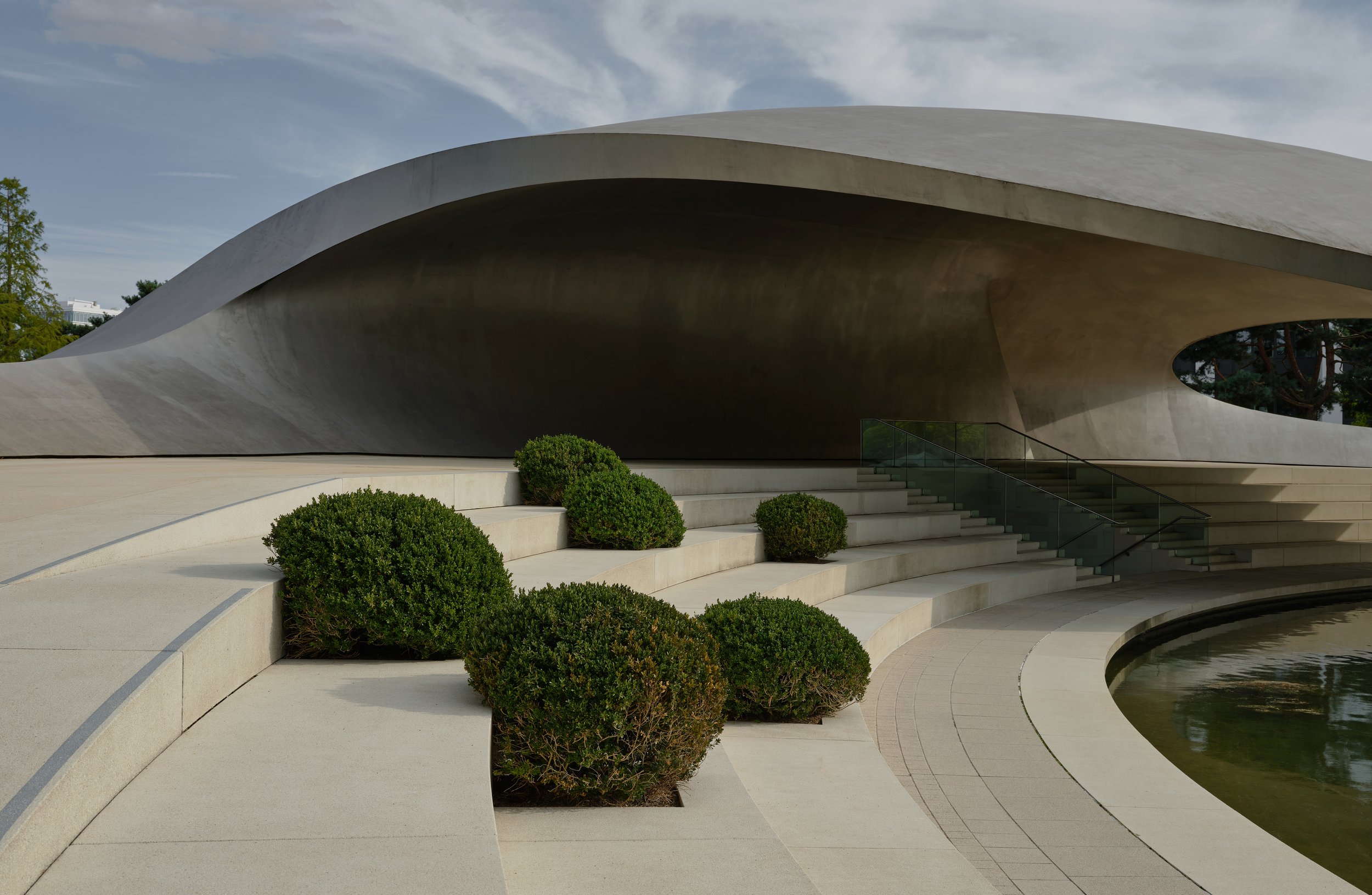 Architectural photography of the Porsche Pavilion in Wolfsburg by Christoph Musiol