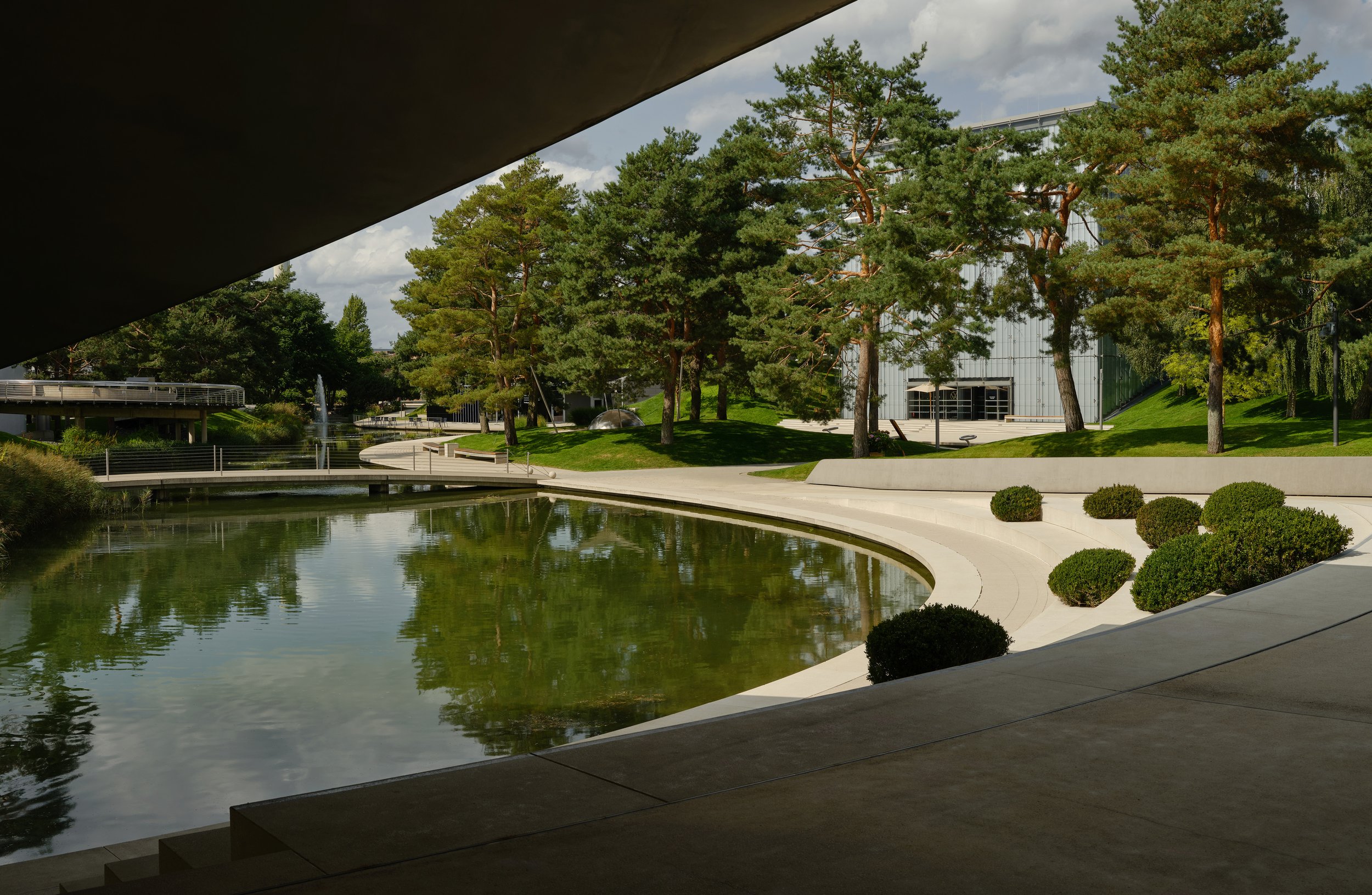 Architectural photography of the Porsche Pavilion in Wolfsburg by Christoph Musiol